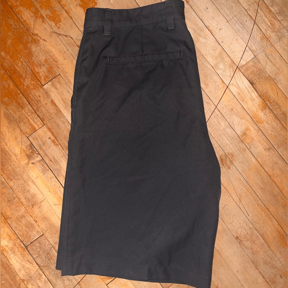 Izod Golf Performance FlatFront Short -Smoked Grey 
Size 34 -Sweat Wicking -EUC - Picture 5 of 7